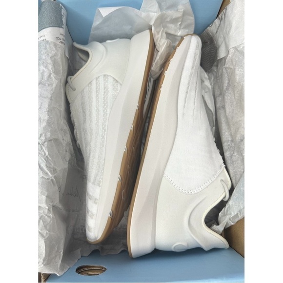 SAYSH ONE Women’s Sneaker Silver and White jacquard Sneakers size 7.5 NEW - Picture 12 of 16